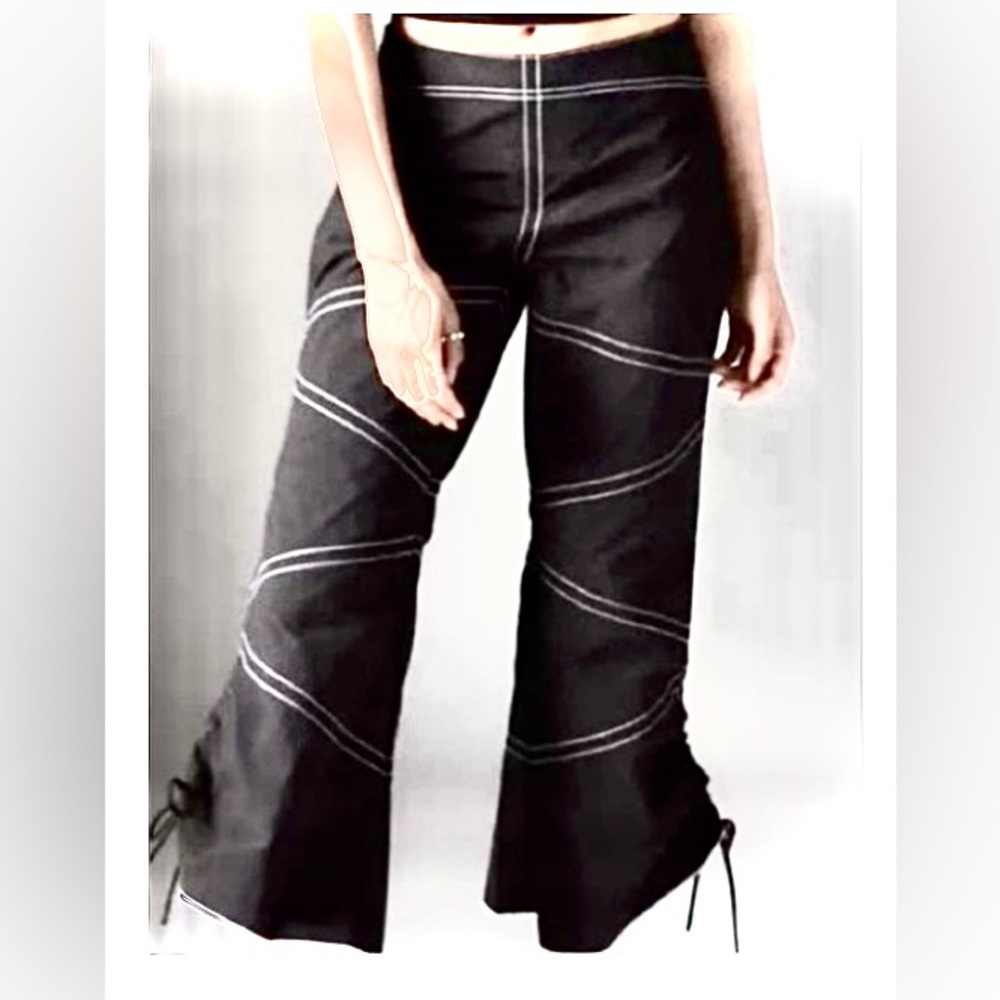 NWT SILENCE +NOISE CUTEST UNIQUE CAPRIS WITH WHITE STITCHING DESIGN!
